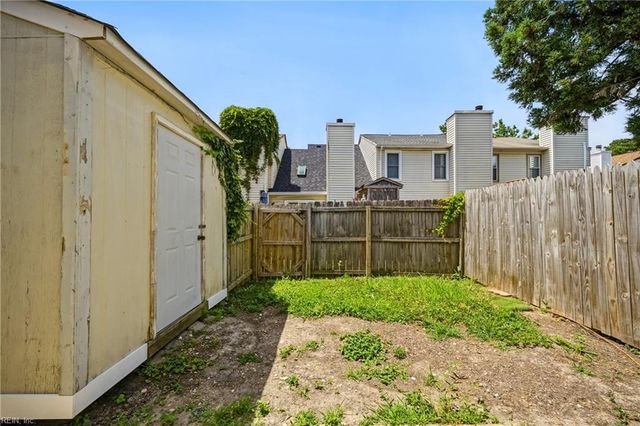 465 Wayman LN, Virginia Beach, VA 23454