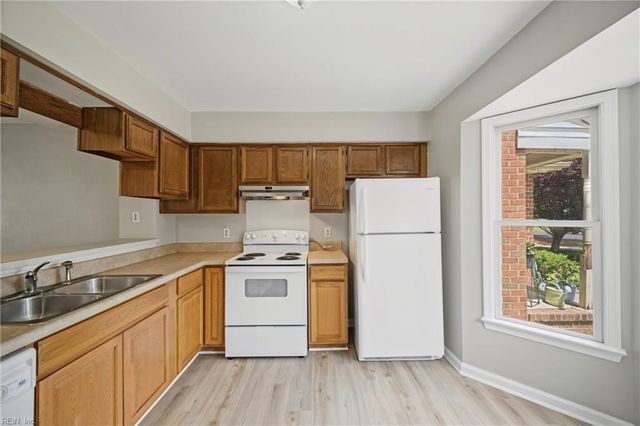 465 Wayman LN, Virginia Beach, VA 23454