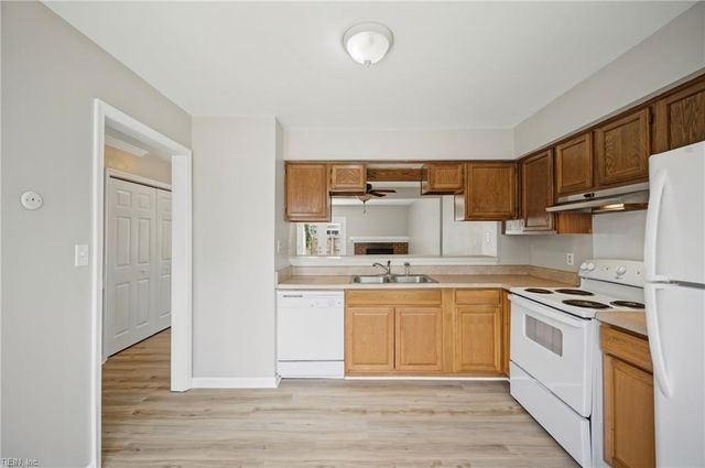 465 Wayman LN, Virginia Beach, VA 23454