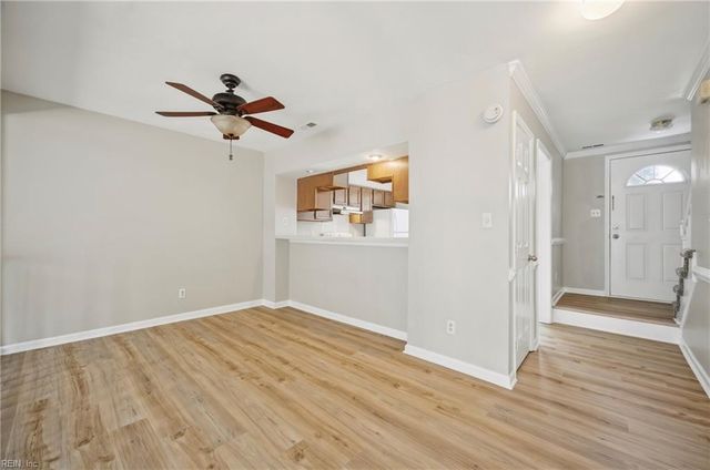 465 Wayman LN, Virginia Beach, VA 23454