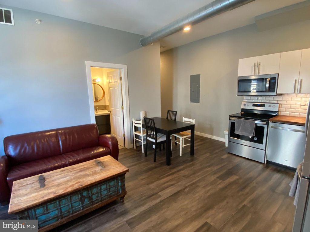 1537 POPLAR ST, PHILADELPHIA, PA 19130 — photo 4
