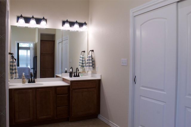 220 Tahitian DR, Bastrop, TX 78602