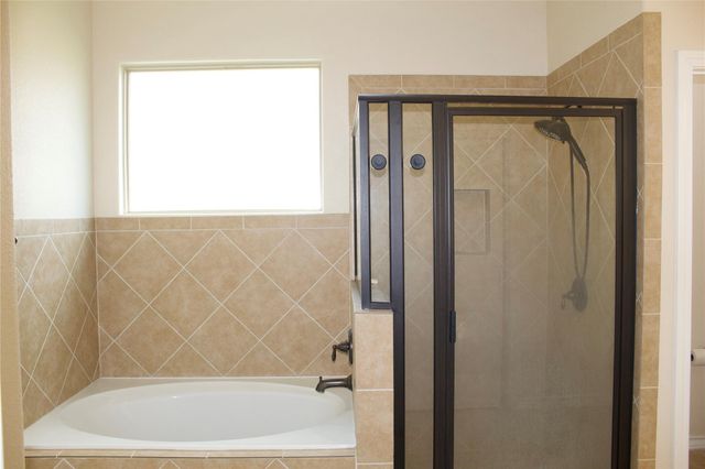 220 Tahitian DR, Bastrop, TX 78602