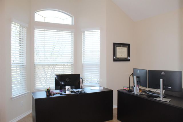 220 Tahitian DR, Bastrop, TX 78602