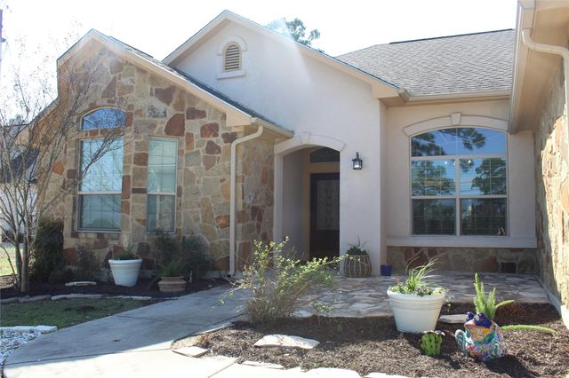 220 Tahitian DR, Bastrop, TX 78602