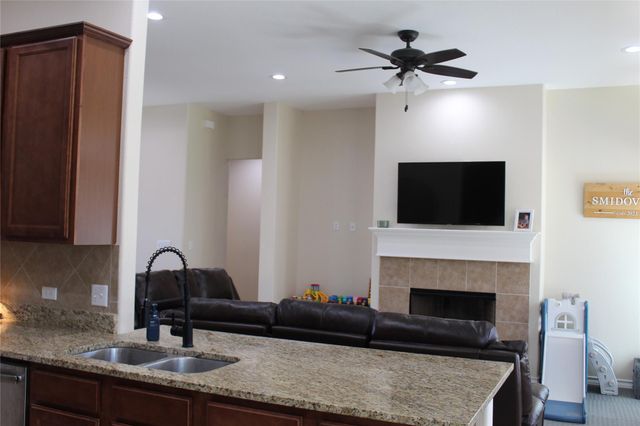 220 Tahitian DR, Bastrop, TX 78602