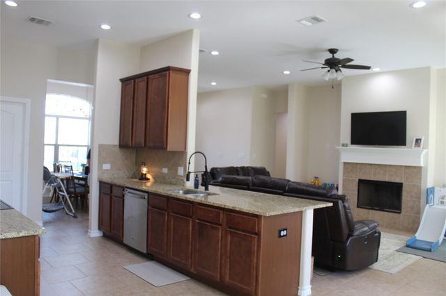 220 Tahitian DR, Bastrop, TX 78602