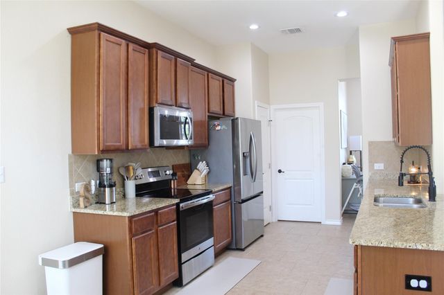 220 Tahitian DR, Bastrop, TX 78602