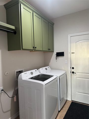 220 Tahitian DR, Bastrop, TX 78602