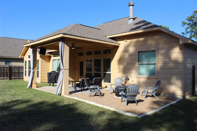 220 Tahitian DR, Bastrop, TX 78602