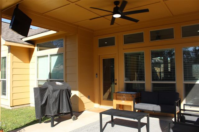 220 Tahitian DR, Bastrop, TX 78602