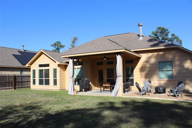 220 Tahitian DR, Bastrop, TX 78602