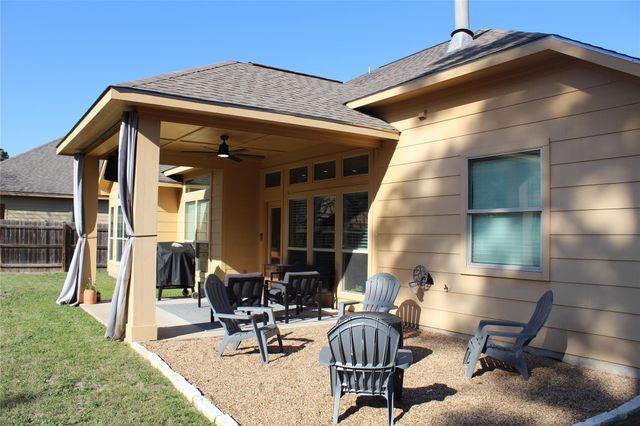 220 Tahitian DR, Bastrop, TX 78602