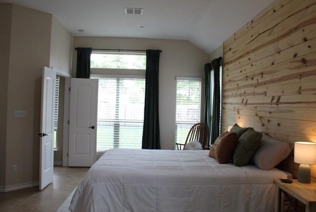 220 Tahitian DR, Bastrop, TX 78602