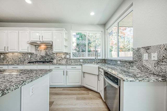 9358 N Winery Avenue, Fresno, CA 93720