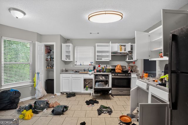 2735 Sand Lake Court, College Park, GA 30349