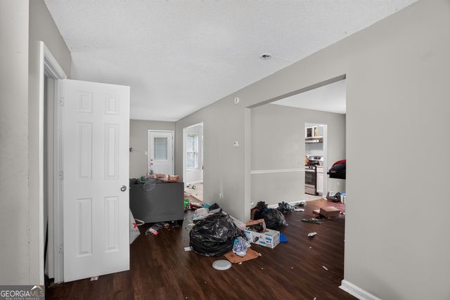 2735 Sand Lake Court, College Park, GA 30349