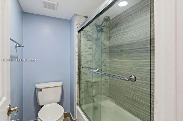 390 Racquet Club Road 202, Weston, FL 33326