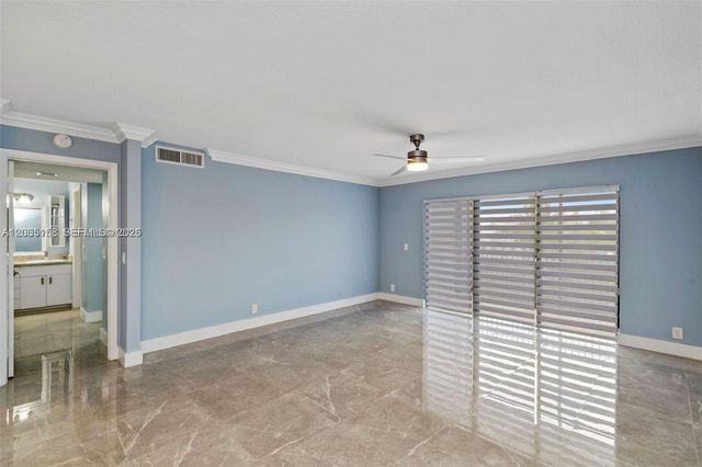 390 Racquet Club Road 202, Weston, FL 33326