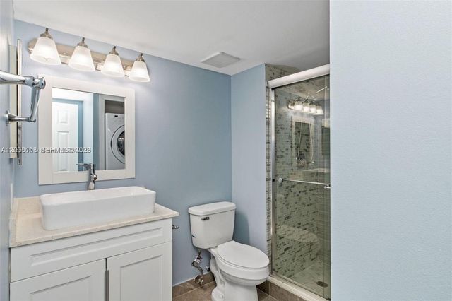 390 Racquet Club Road 202, Weston, FL 33326