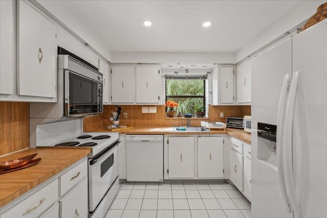 16251 Golf Club Road 312, Weston, FL 33326