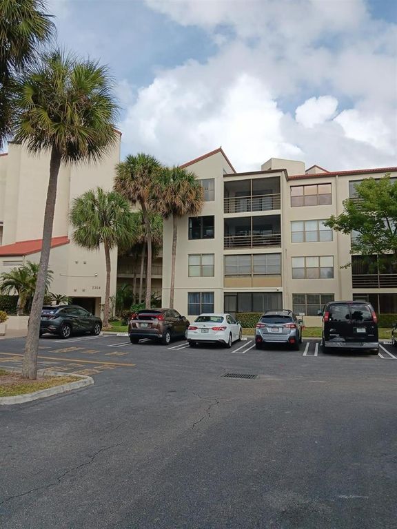 2304 S Cypress Bend Drive 313, Pompano Beach, FL 33069