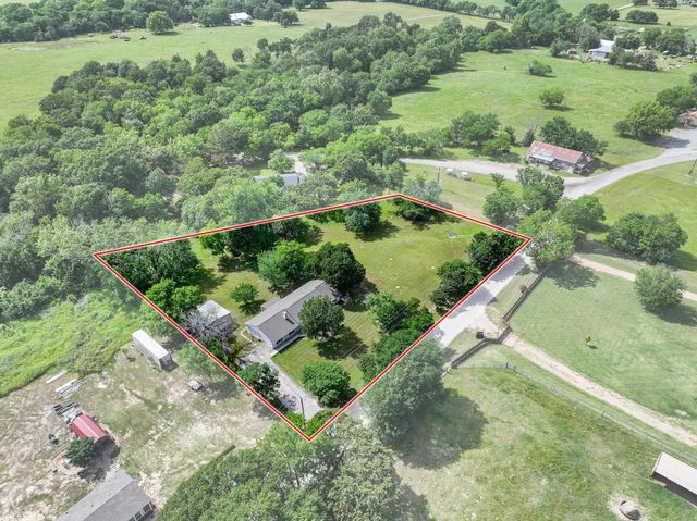 3353 County Road 2130, Telephone, TX 75488