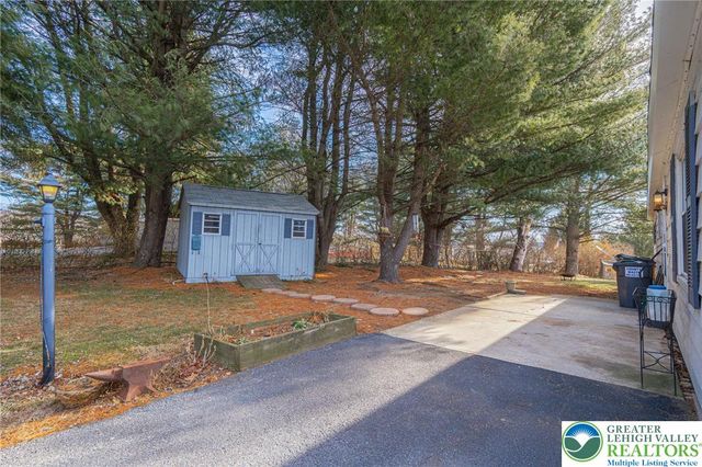 52 West Zimmer Drive, Lehigh Twp, PA 18088