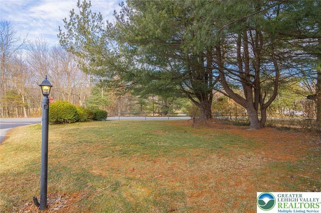 52 West Zimmer Drive, Lehigh Twp, PA 18088