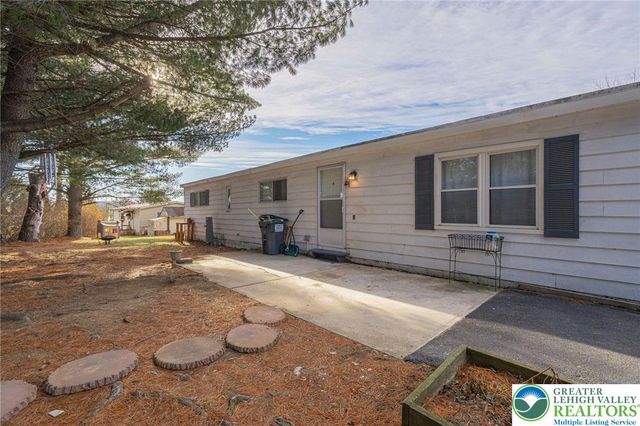 52 West Zimmer Drive, Lehigh Twp, PA 18088