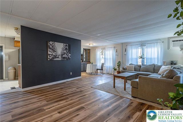 52 West Zimmer Drive, Lehigh Twp, PA 18088