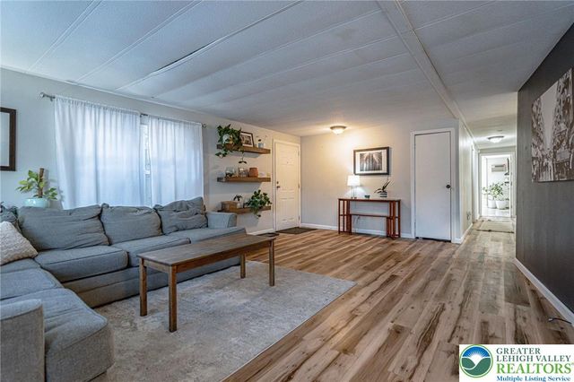 52 West Zimmer Drive, Lehigh Twp, PA 18088