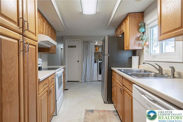 52 West Zimmer Drive, Lehigh Twp, PA 18088