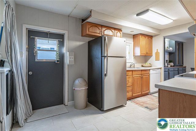 52 West Zimmer Drive, Lehigh Twp, PA 18088