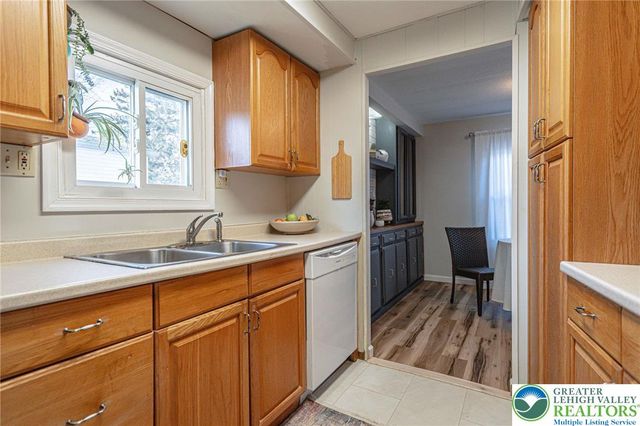 52 West Zimmer Drive, Lehigh Twp, PA 18088