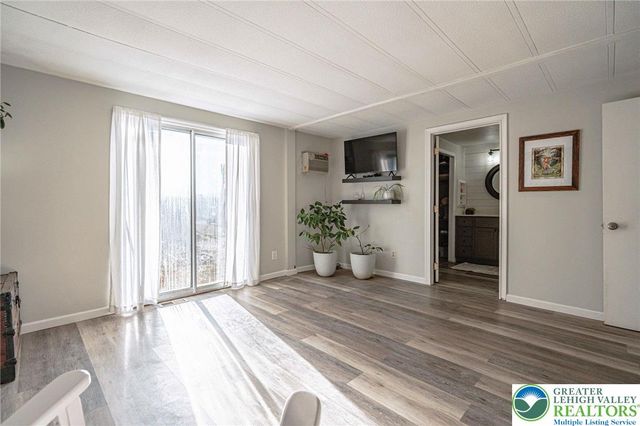 52 West Zimmer Drive, Lehigh Twp, PA 18088