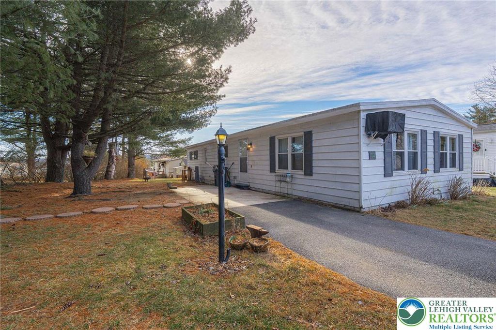 52 West Zimmer Drive, Lehigh Twp, PA 18088