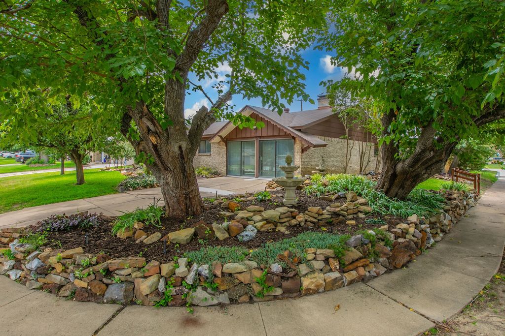 3029 Esters Court, Irving, TX 75062