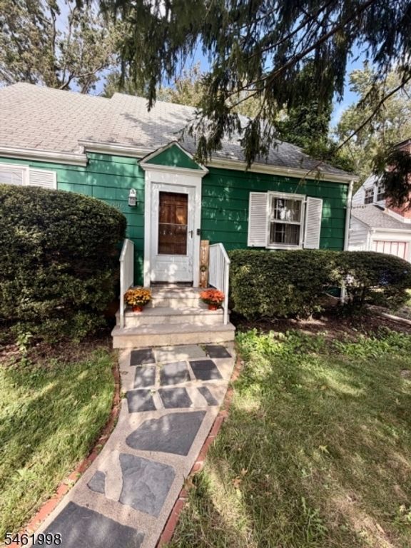 Image 1 of property listing at 206 Delacy Dr, North Plainfield Boro, NJ 07060