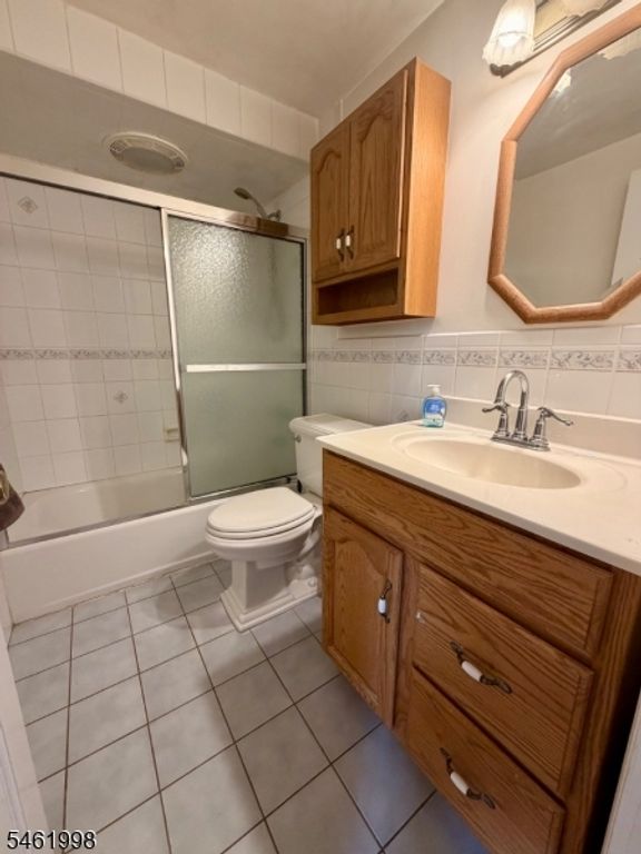 Image 12 of property listing at 206 Delacy Dr, North Plainfield Boro, NJ 07060