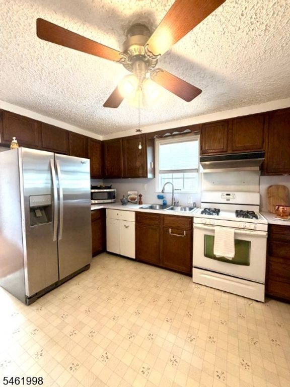 Image 18 of property listing at 206 Delacy Dr, North Plainfield Boro, NJ 07060