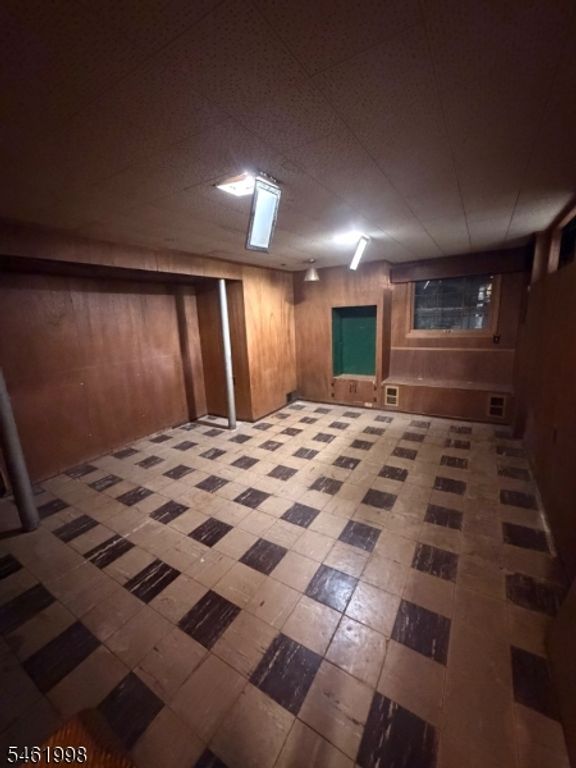 Image 20 of property listing at 206 Delacy Dr, North Plainfield Boro, NJ 07060