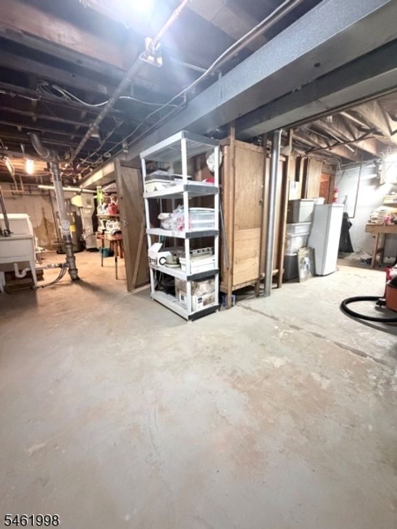 Image 21 of property listing at 206 Delacy Dr, North Plainfield Boro, NJ 07060