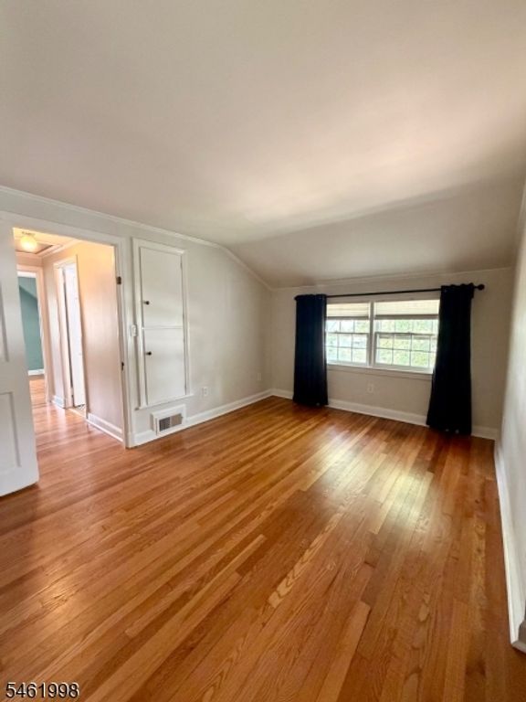 Image 24 of property listing at 206 Delacy Dr, North Plainfield Boro, NJ 07060