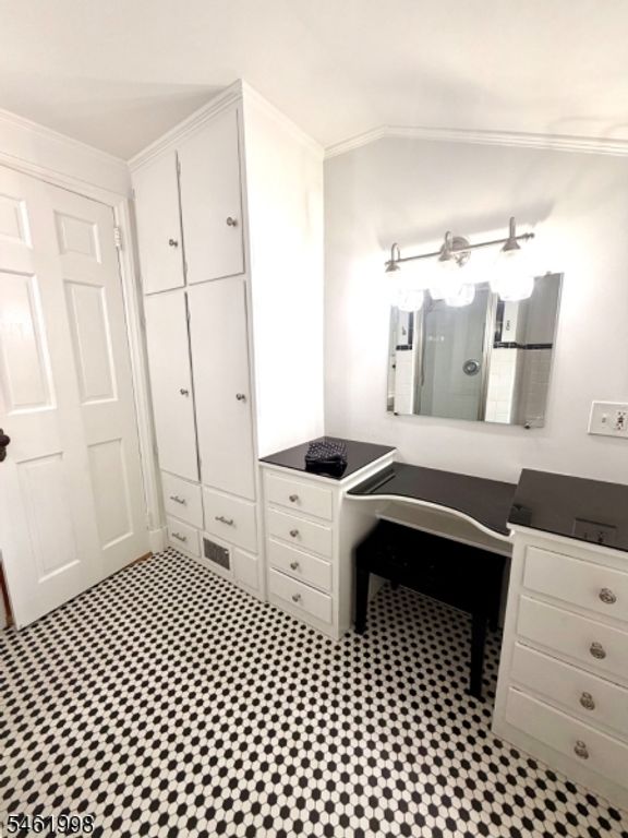 Image 28 of property listing at 206 Delacy Dr, North Plainfield Boro, NJ 07060