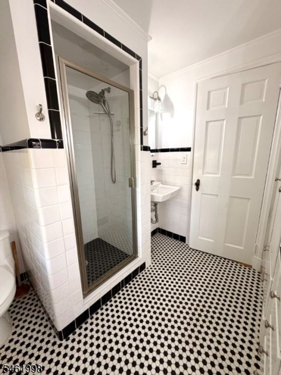 Image 33 of property listing at 206 Delacy Dr, North Plainfield Boro, NJ 07060