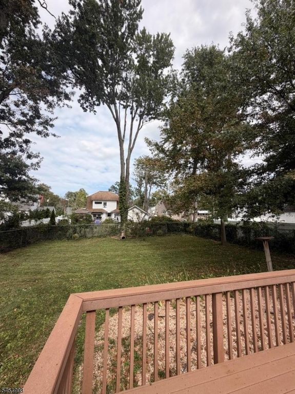 Image 39 of property listing at 206 Delacy Dr, North Plainfield Boro, NJ 07060