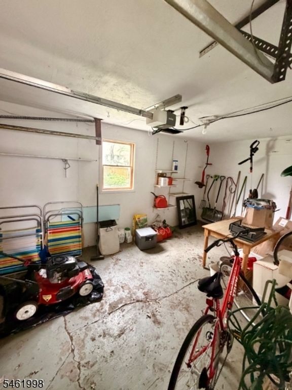Image 43 of property listing at 206 Delacy Dr, North Plainfield Boro, NJ 07060