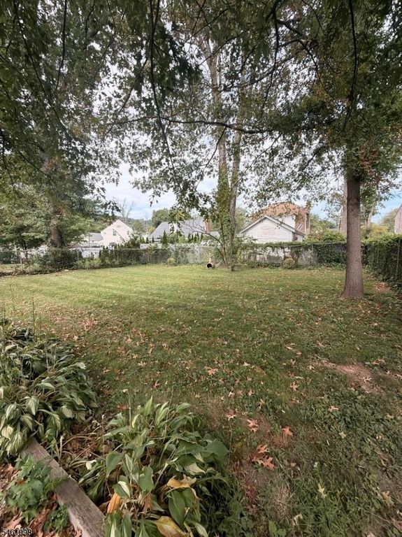 Image 45 of property listing at 206 Delacy Dr, North Plainfield Boro, NJ 07060