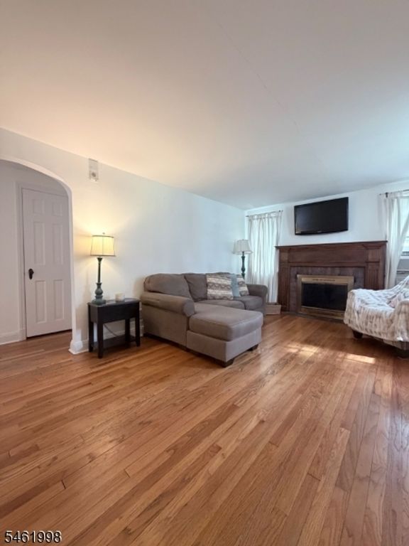 Image 7 of property listing at 206 Delacy Dr, North Plainfield Boro, NJ 07060